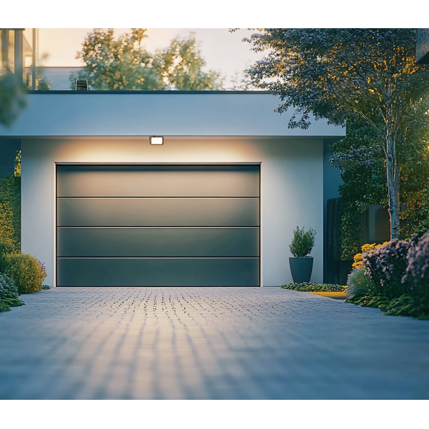 Kültéri napelemes reflektor érzékelővel LED/30W/6,4V 4000K IP65 6000 mAh + távirányítóval