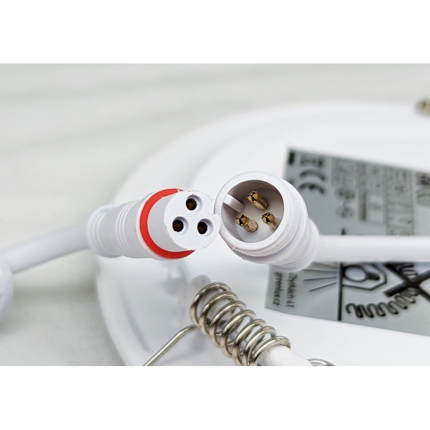 LED Beépíthető lámpa VEGA LED/18W/230V 2900/3900/5800K 22,5x22,5 cm fehér