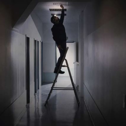 LED Dimmelhető fejlámpa érzékelővel GP DISCOVERY CHW54 LED/3xAAA IPX5