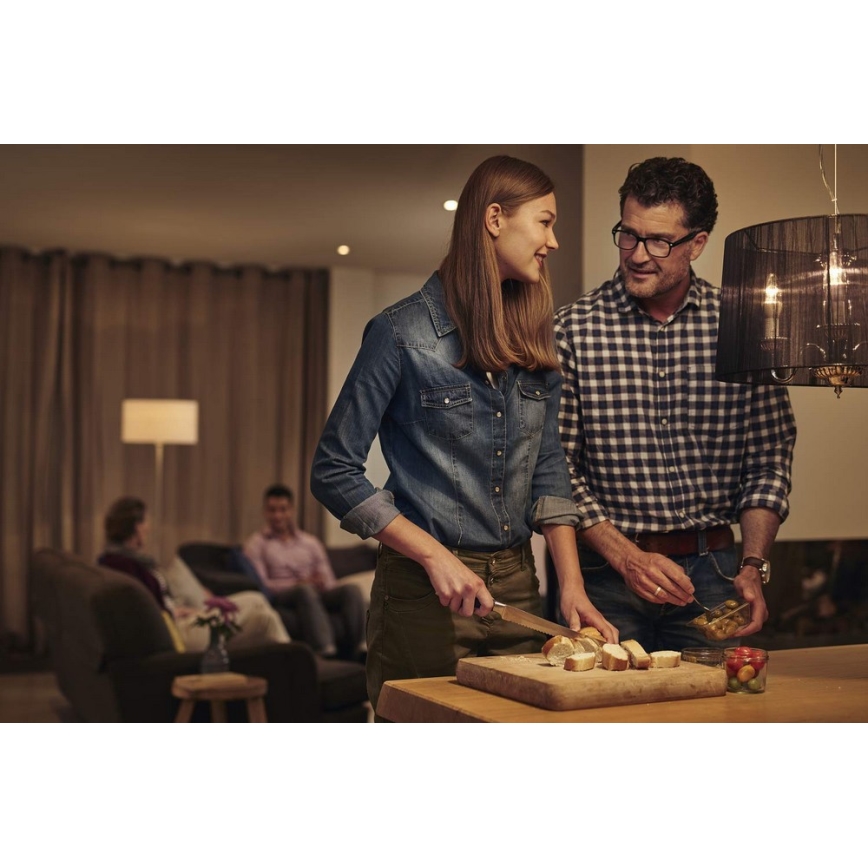 LED Dimmelhető izzó  Philips Warm Glow E14/8W/230V