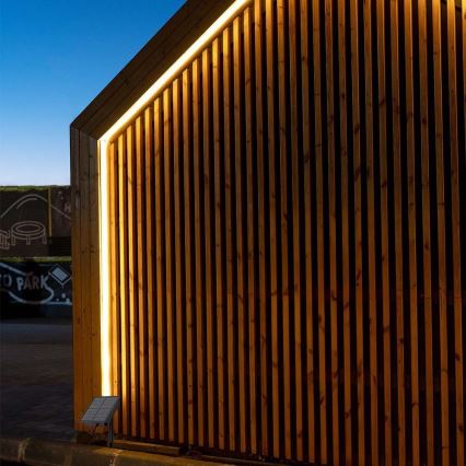 LED Dimmelhető napelemes szalag LED/1,2W/3,7V 4000K IP67 5m + távirányítás