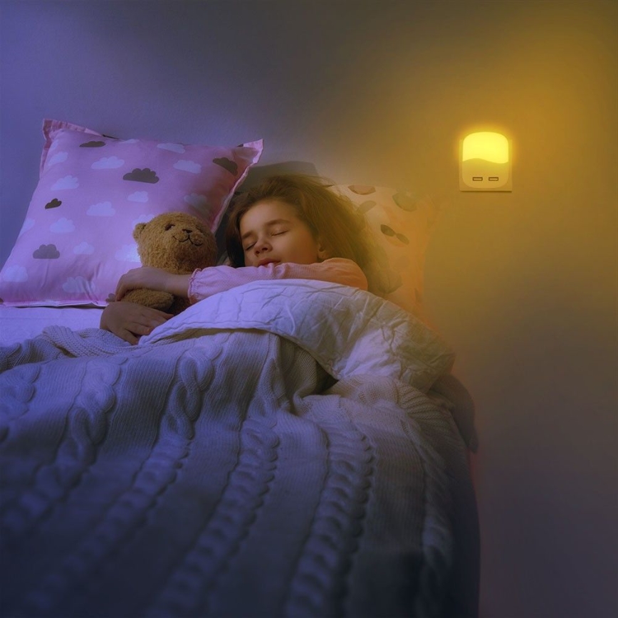 LED éjszakai lámpa alkonyatérzékelővel, konnektorba, 2xUSB LED/0,45W/230V 4000K