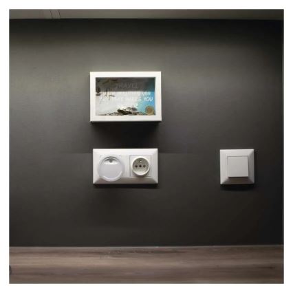 LED éjszakai lámpa alkonykapcsolóval LED/0,3W/230V