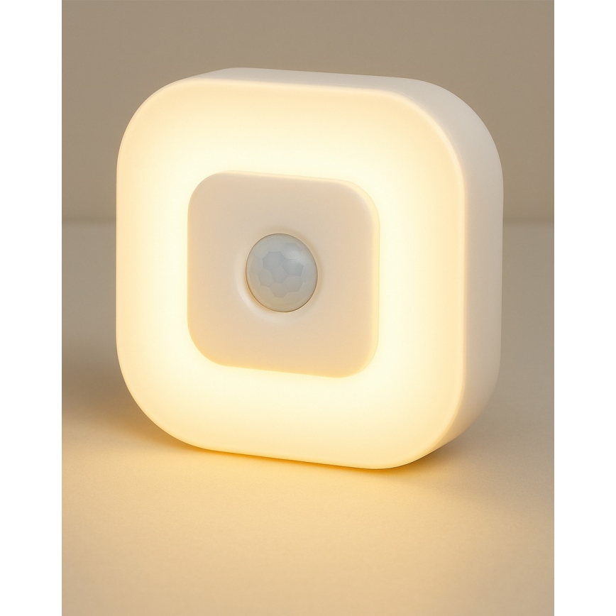 LED éjszakai lámpa érzékelővel LED/0,5W/4,5V 3xAAA fehér