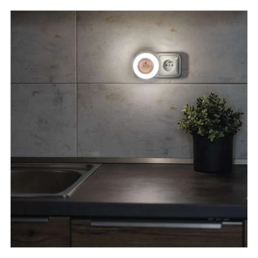 LED éjszakai lámpa szenzorral és aljzattal LED/0,3W/230V