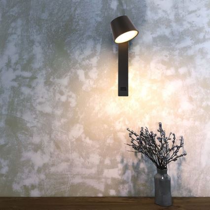 LED Fali spotlámpa USB porttal LED/8W/230V 3000K