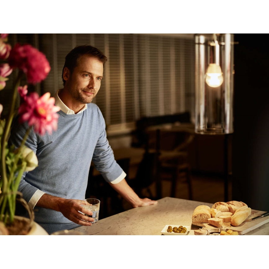 LED Izzó Philips E14/4W/230V - LUSTER