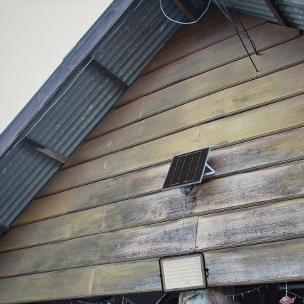 LED Kültéri dimmelhető napelemes reflektor LED/15W/3,2V IP65 6400K 12000 mAh fekete + távirányítás