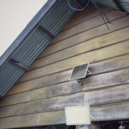 LED Kültéri napalemes reflektor LED/30W/3,2V 6400K fehér IP65 20000 mAh + távirányítás