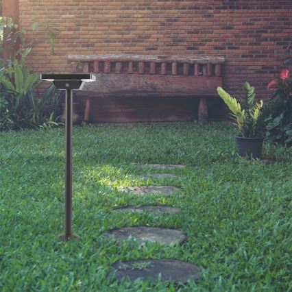 LED Kültéri napelemes lámpa 2in1 LED/2W/3,7V IP65 3000/4000/6500K 2600 mAh