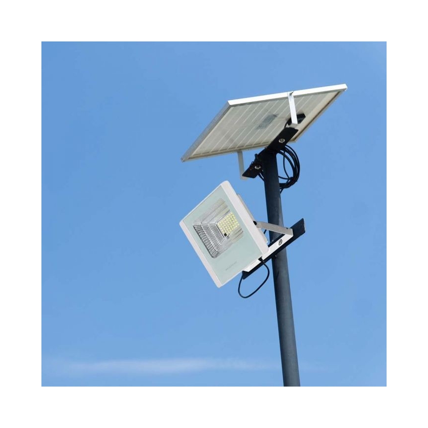 LED Kültéri napelemes reflektor LED/12W/3,2V IP65 4000K + távirányítás