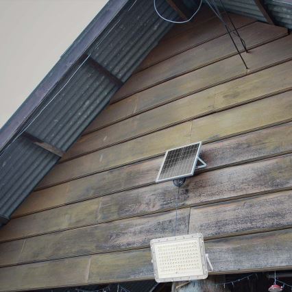 LED Kültéri napelemes reflektor LED/20W/3,2V 6400K fehér IP65 16000 mAh + távirányító