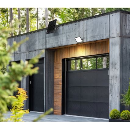 LED kültéri napelemes reflektor érzékelővel LED/30W/6,4V IP65 3000/4000K 6000 mAh + távirányító