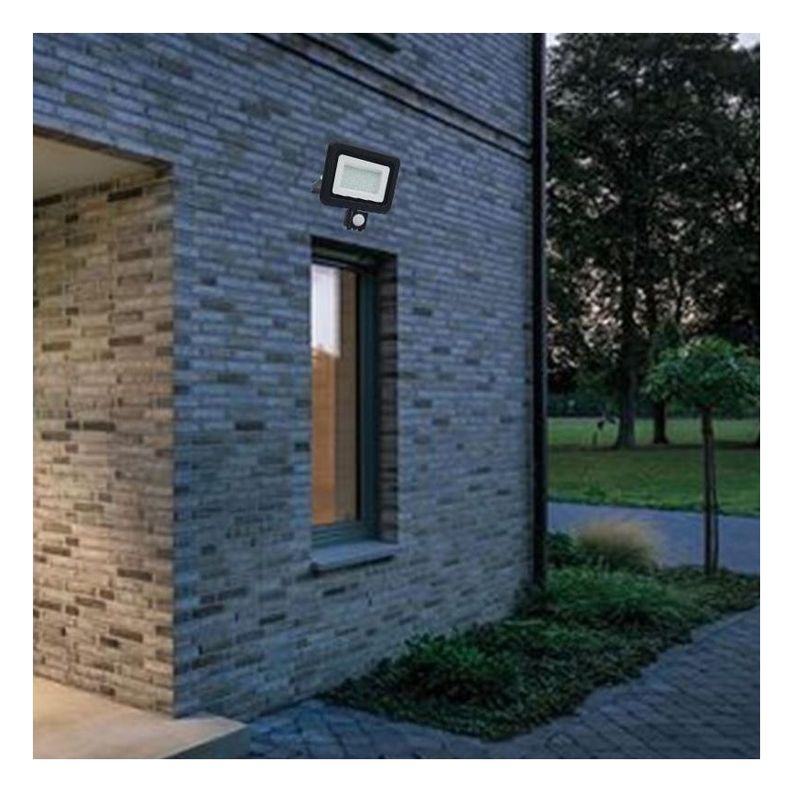 LED Kültéri reflektor érzékelővel LED/50W/230V 4000K IP44 fekete