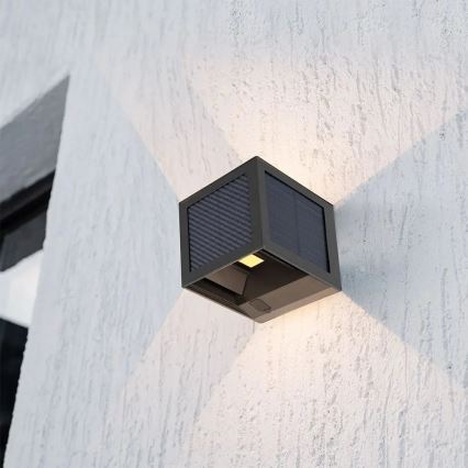 LED napelemes fali lámpa érzékelővel LED/9W/3,7V 3000/4000/6000K IP65 2600 mAh fekete