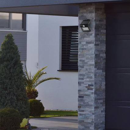 LED napelemes lámpa mozgás- és alkonyatérzékelővel LED/1,5W/1200 mAh 3,7V IP65