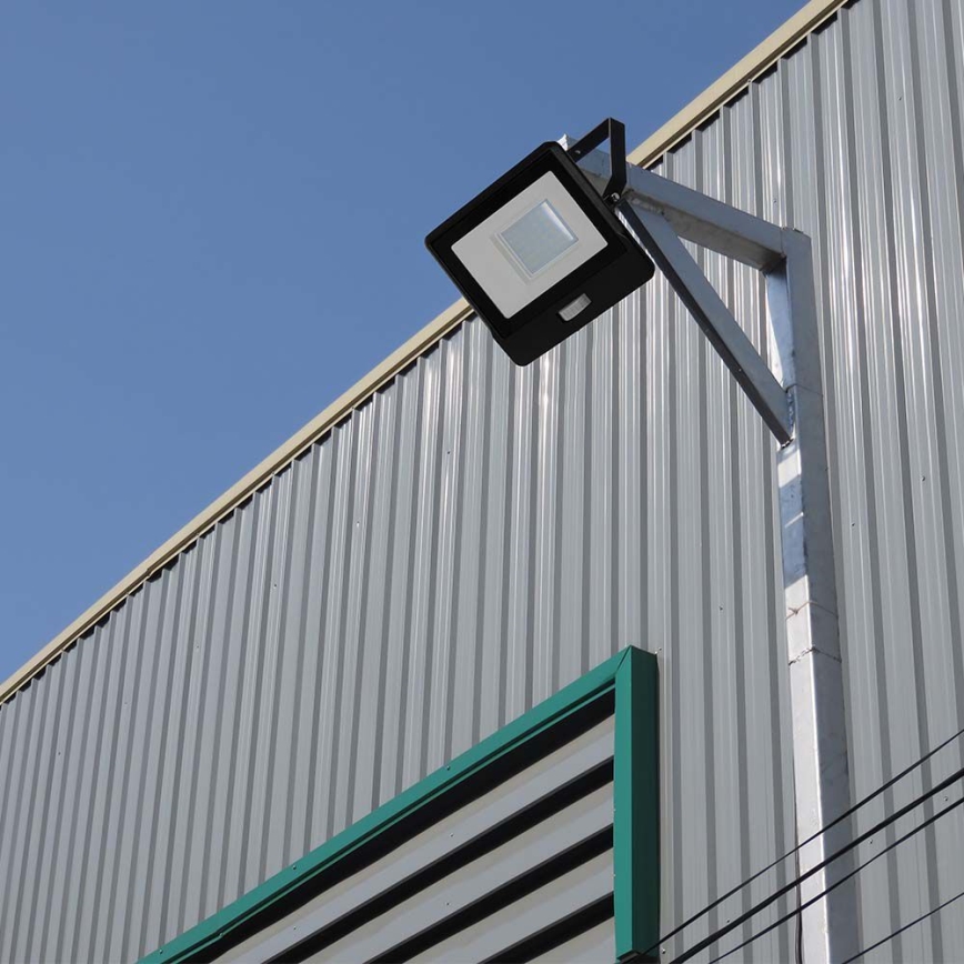 LED Reflektor érzékelővel LED/50W/230V 4000K IP65 fekete