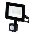 LED reflektor mozgás- és alkonykapcsolóval, konnektorba dugható LED/20W/230V IP44