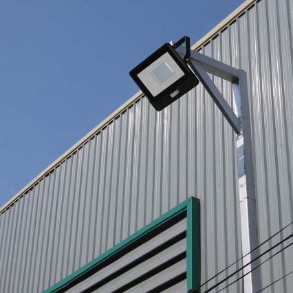 LED reflektor érzékelővel LED/50W/230V 6500K IP65 fekete