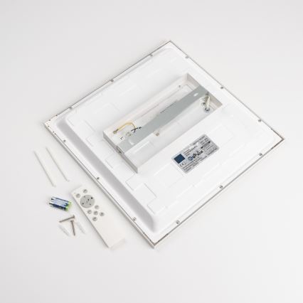 LED RGBW dimmelhető felületre szerelhető LED panel/22W/230V 2700-6500K 29,5x59,5 cm fehér + távirányító