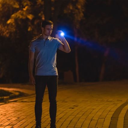 LED Tölthető zseblámpa USB LED/10W/5V IP54 2000 mAh 1000 fényes