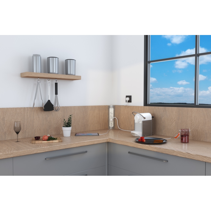 Legrand 049406 - Hálózati hosszabbító 3 aljzattal, E típusú dugó + USB-A + USB-C, 1 m, ezüst/fehér