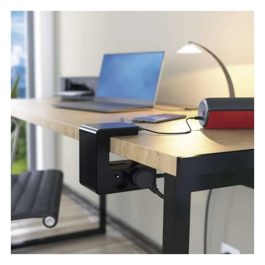 Legrand 050412 - Hosszabbító kábel kapcsolóval asztallaphoz 4Z Típus E + 2x USB-A 1,5m fekete