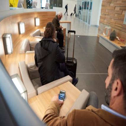 Legrand 077640L - Vezeték nélküli asztali töltő 15W IP44