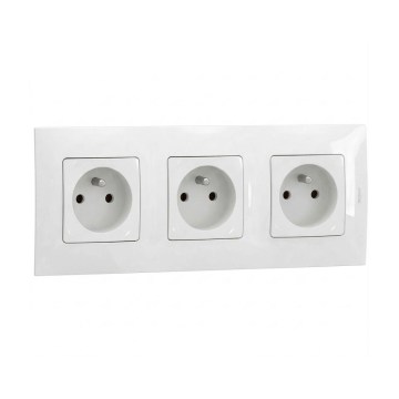 Legrand - 3-as háztartási aljzat NILOE kerettel 250V fehér