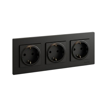 Legrand - Háromfészkes háztartási SCHUKO NILOE STEP 250V fekete