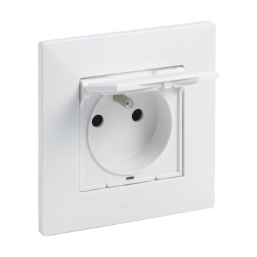 Legrand - Kültéri dugalj kerettel NILOE STEP 250V IP44 fehér