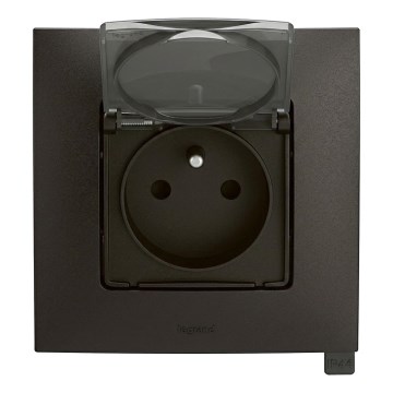 Legrand - Kültéri háztartási konnektor kerettel 250V/16A NILOE IP44 fekete