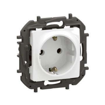Legrand - NILOE SCHUKO háztartási aljzat 250V/16A fehér