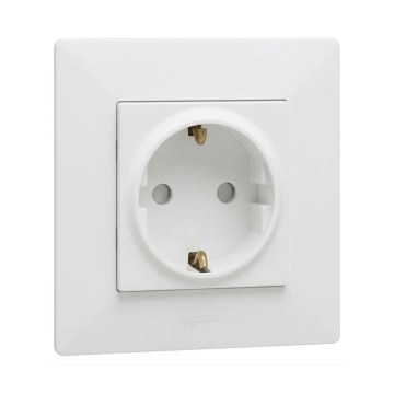Legrand - SCHUKO fali aljzat NILOE STEP kerettel 250V fehér