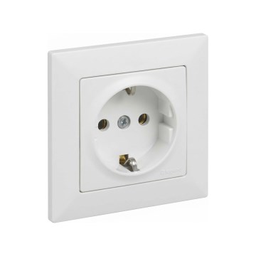 Legrand - SCHUKO fali aljzat SUNO kerettel 250V fehér