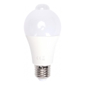 Mozgás- és alkonyatérzékelős LED izzó A60 E27/15W/230V 3000K - Aigostar