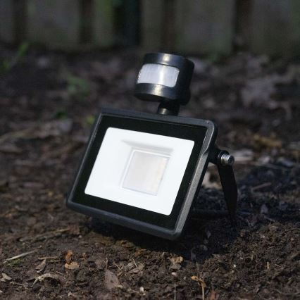 LED állítható fényerejű reflektor mozgásérzékelővel SmartLife LED/20W/230V 3000-6500K IP44 Wi-Fi