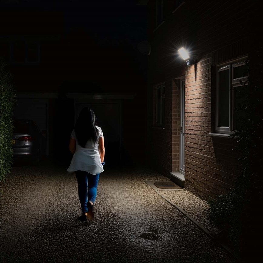 LED fényerőszabályozható reflektor mozgásérzékelővel SmartLife LED/20W/230V 3000-6500K IP44 Wi-Fi