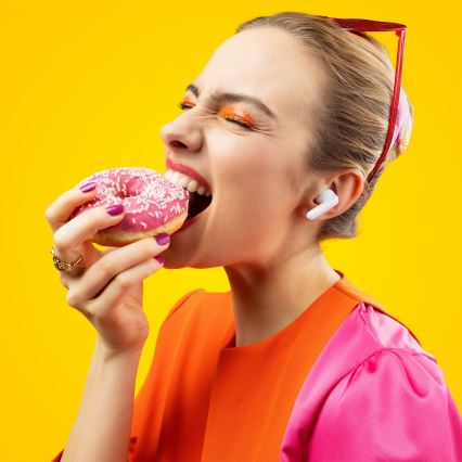 Niceboy Pins 4 PRO - Vezeték nélküli fülhallgató ANC-vel 380 mAh + 2x 35 mAh IP54 fehér