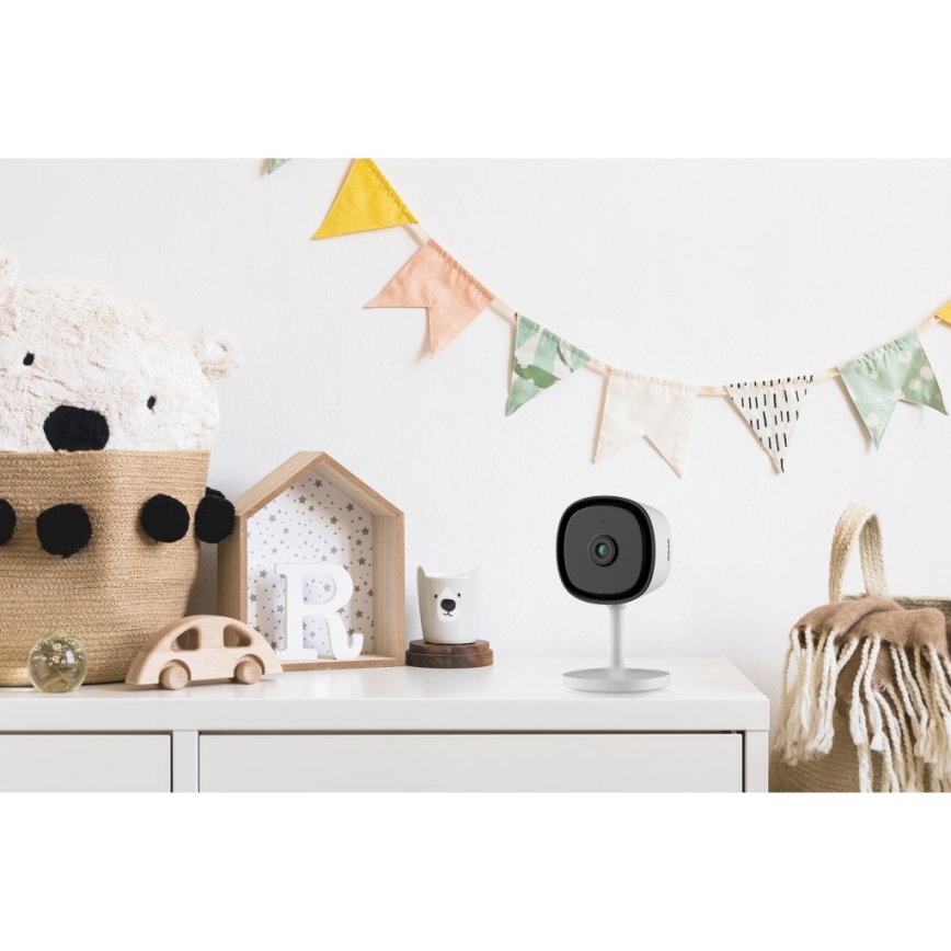 Okos beltéri kamera Full HD 1080p szenzorral 5V Wi-Fi, fehér