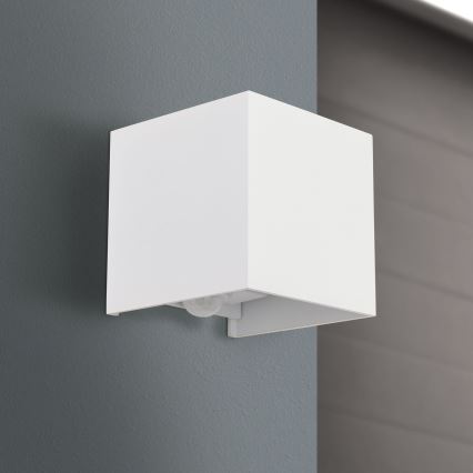 LED Kültéri fali lámpa mozgás- és alkonyatérzékelővel CUBE-S LED/13W/230V IP54 fehér