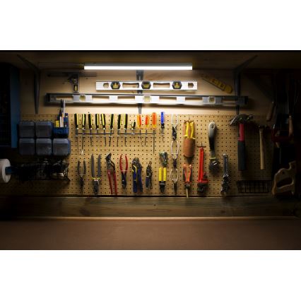 Osram – BATTEN LED pult alatti lámpatest mozgásérzékelővel, 14 W, 230 V, 120 cm, fehér