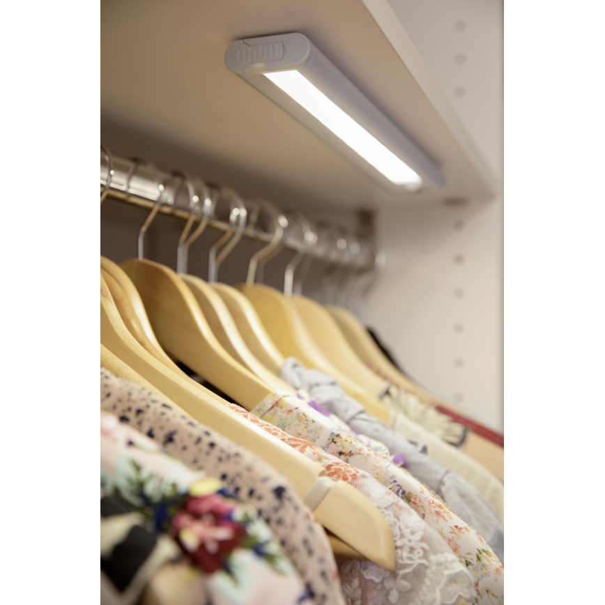 Osram - LED pult alá szerelhető lámpa mozgás- és alkonyérzékelővel LINEARLED LED/2,9W/9V 6xAA 4000K 31,4 cm fehér