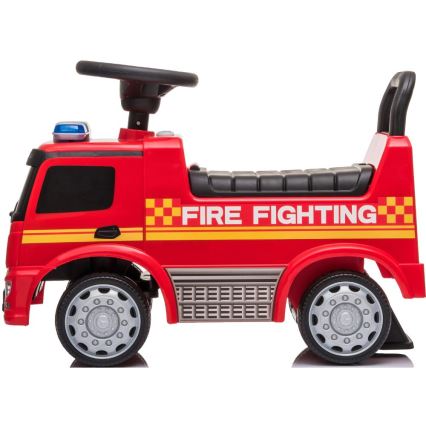 Push autó Mercedes Tűzoltóautó 2xAA piros