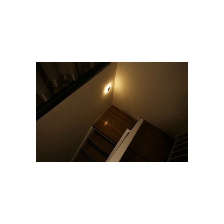 LED irányfény érzékelővel LED/0,45W/3xAAA 3000K fehér