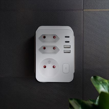 Hálózati elosztó 1×16 A + 2×2,5 A, 2× USB (A és C) töltővel, fehér