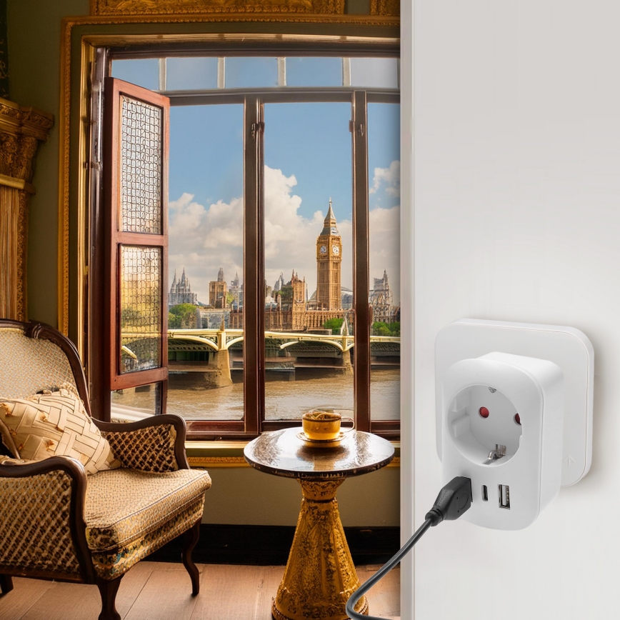 UK utazóadapter 230 V-hoz, 2× USB-A és 1× USB-C