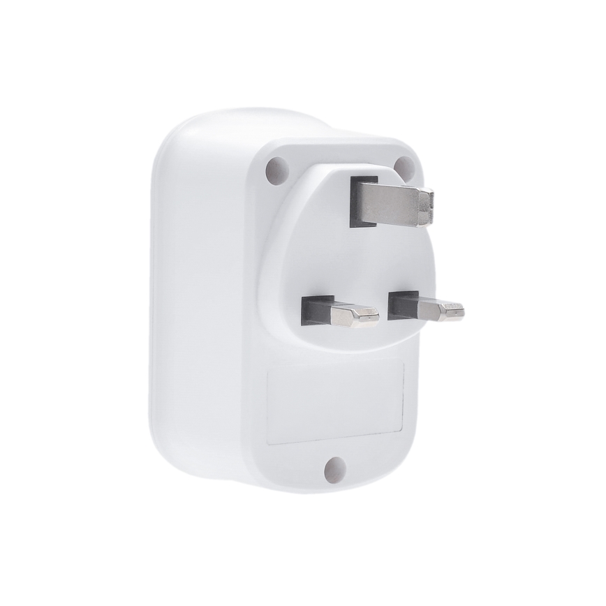 UK utazóadapter 230 V-hoz, 2× USB-A és 1× USB-C