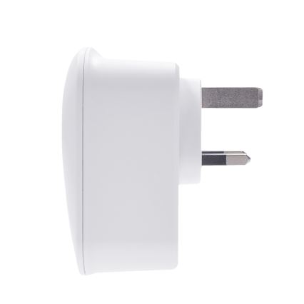 UK utazóadapter 230 V-hoz, 2× USB-A és 1× USB-C