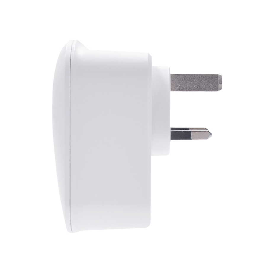 UK utazóadapter 230 V-hoz, 2× USB-A és 1× USB-C